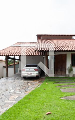 Casa à venda com 450m², 4 quartos e 4 vagas Casa à venda com 450m², 4 quartos e 4 vagasGaragem