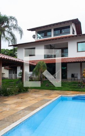 Casa à venda com 450m², 4 quartos e 4 vagas Casa à venda com 450m², 4 quartos e 4 vagasPiscina