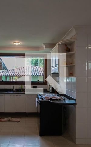 Casa à venda com 450m², 4 quartos e 4 vagas Casa à venda com 450m², 4 quartos e 4 vagasCozinha