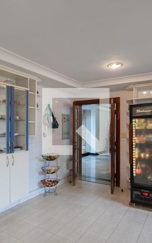 Casa à venda com 450m², 4 quartos e 4 vagas Casa à venda com 450m², 4 quartos e 4 vagasCozinha