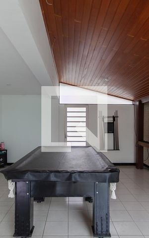 Casa à venda com 450m², 4 quartos e 4 vagas Casa à venda com 450m², 4 quartos e 4 vagasEspaço de Jogos