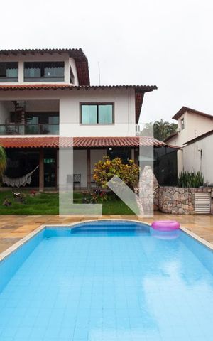 Casa à venda com 450m², 4 quartos e 4 vagas Casa à venda com 450m², 4 quartos e 4 vagasPiscina