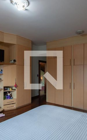 Casa à venda com 450m², 4 quartos e 4 vagas Casa à venda com 450m², 4 quartos e 4 vagasSuíte