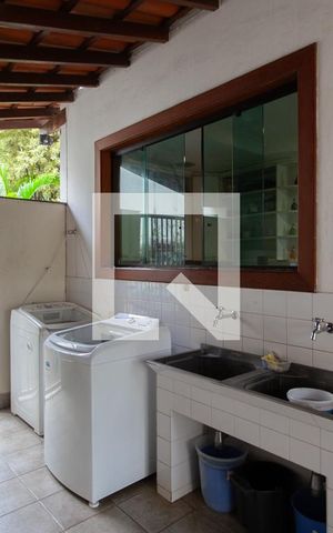 Casa à venda com 450m², 4 quartos e 4 vagas Casa à venda com 450m², 4 quartos e 4 vagasÁrea de Serviço