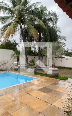Casa à venda com 450m², 4 quartos e 4 vagas Casa à venda com 450m², 4 quartos e 4 vagasPiscina