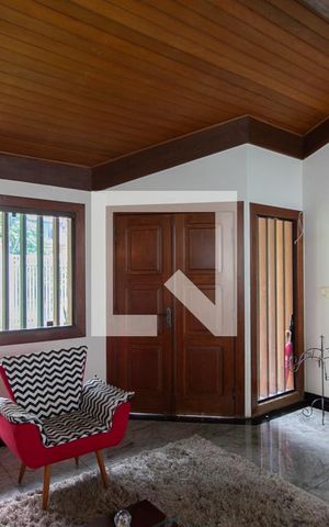 Casa à venda com 450m², 4 quartos e 4 vagas Casa à venda com 450m², 4 quartos e 4 vagasSala 1