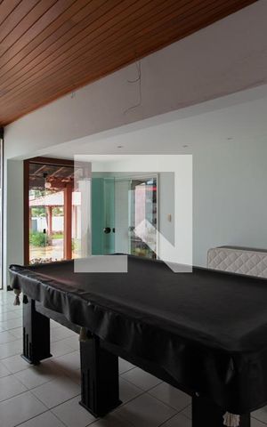 Casa à venda com 450m², 4 quartos e 4 vagas Casa à venda com 450m², 4 quartos e 4 vagasEspaço de Jogos