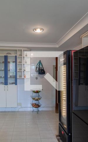 Casa à venda com 450m², 4 quartos e 4 vagas Casa à venda com 450m², 4 quartos e 4 vagasCozinha