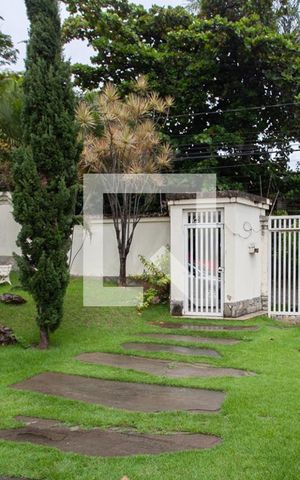 Casa à venda com 450m², 4 quartos e 4 vagas Casa à venda com 450m², 4 quartos e 4 vagasJardim