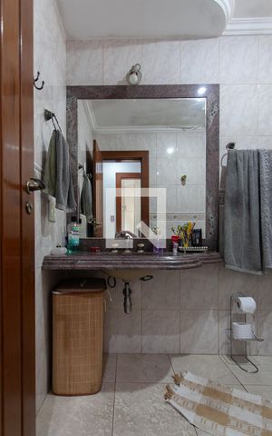 Casa à venda com 450m², 4 quartos e 4 vagas Casa à venda com 450m², 4 quartos e 4 vagasBanheiro Social