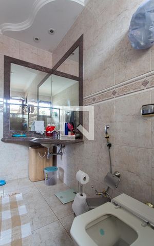 Casa à venda com 450m², 4 quartos e 4 vagas Casa à venda com 450m², 4 quartos e 4 vagasBanheiro da Suíte