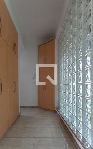 Casa à venda com 450m², 4 quartos e 4 vagas Casa à venda com 450m², 4 quartos e 4 vagasCorredor