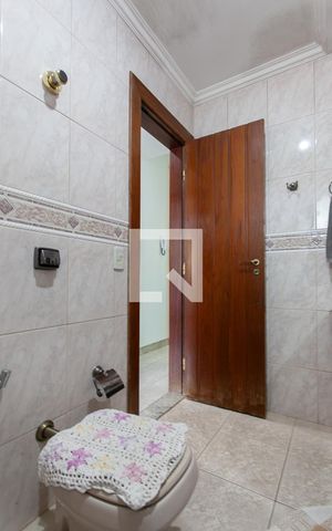 Casa à venda com 450m², 4 quartos e 4 vagas Casa à venda com 450m², 4 quartos e 4 vagasBanheiro Social