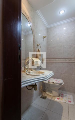 Casa à venda com 450m², 4 quartos e 4 vagas Casa à venda com 450m², 4 quartos e 4 vagasLavabo