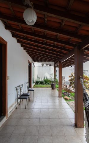 Casa à venda com 450m², 4 quartos e 4 vagas Casa à venda com 450m², 4 quartos e 4 vagasÁrea Externa