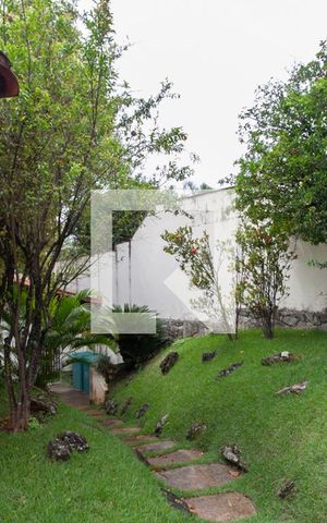 Casa à venda com 450m², 4 quartos e 4 vagas Casa à venda com 450m², 4 quartos e 4 vagasJardim