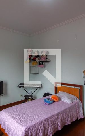 Casa à venda com 450m², 4 quartos e 4 vagas Casa à venda com 450m², 4 quartos e 4 vagasQuarto 1