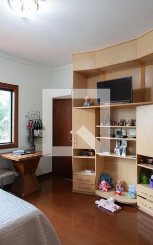 Casa à venda com 450m², 4 quartos e 4 vagas Casa à venda com 450m², 4 quartos e 4 vagasSuíte