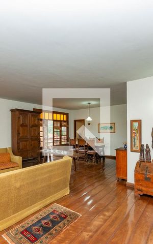 Casa à venda com 450m², 4 quartos e 3 vagas Casa à venda com 450m², 4 quartos e 3 vagasSala 1