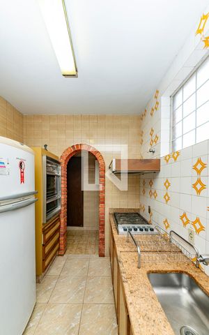 Casa à venda com 450m², 4 quartos e 3 vagas Casa à venda com 450m², 4 quartos e 3 vagasCozinha