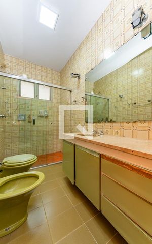 Casa à venda com 450m², 4 quartos e 3 vagas Casa à venda com 450m², 4 quartos e 3 vagasBanheiro Social 1