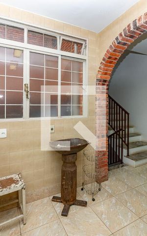 Casa à venda com 450m², 4 quartos e 3 vagas Casa à venda com 450m², 4 quartos e 3 vagasCozinha
