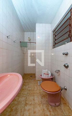 Casa à venda com 450m², 4 quartos e 3 vagas Casa à venda com 450m², 4 quartos e 3 vagasÁrea de Serviço