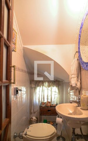 Casa à venda com 210m², 3 quartos e 2 vagas Casa à venda com 210m², 3 quartos e 2 vagasLavabo