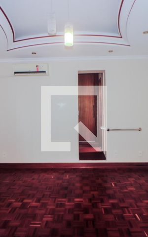 Casa para alugar com 360m², 5 quartos e 6 vagas Casa para alugar com 360m², 5 quartos e 6 vagasSuíte 4