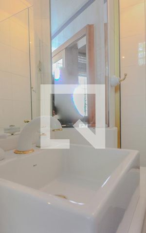 Casa para alugar com 360m², 5 quartos e 6 vagas Casa para alugar com 360m², 5 quartos e 6 vagasBanheiro da Suíte 1