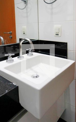 Apartamento à venda com 95m², 2 quartos e 2 vagasBanheiro da Suíte 2
