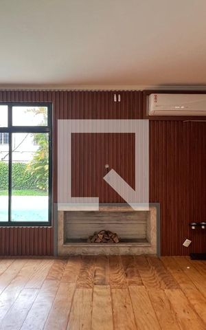 Casa à venda com 520m², 5 quartos e 6 vagas Casa à venda com 520m², 5 quartos e 6 vagasSala