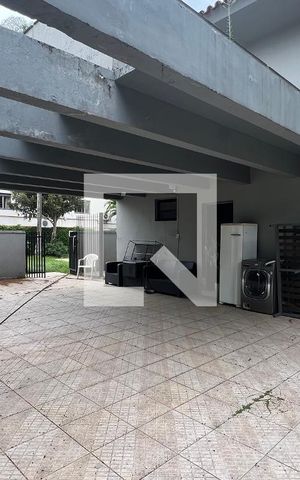 Casa à venda com 520m², 5 quartos e 6 vagas Casa à venda com 520m², 5 quartos e 6 vagasGaragem