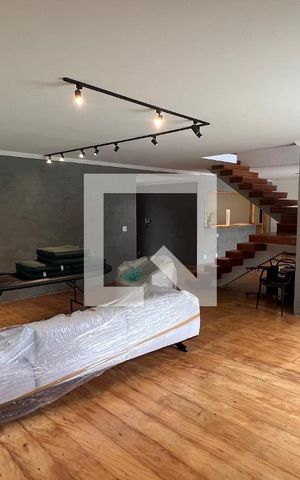 Casa à venda com 520m², 5 quartos e 6 vagas Casa à venda com 520m², 5 quartos e 6 vagasSala