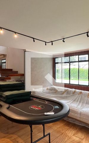 Casa à venda com 520m², 5 quartos e 6 vagas Casa à venda com 520m², 5 quartos e 6 vagasSala