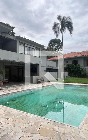 Casa à venda com 520m², 5 quartos e 6 vagas Casa à venda com 520m², 5 quartos e 6 vagasPiscina