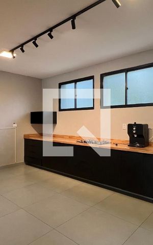 Casa à venda com 520m², 5 quartos e 6 vagas Casa à venda com 520m², 5 quartos e 6 vagasCozinha