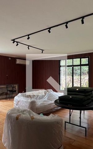 Casa à venda com 520m², 5 quartos e 6 vagas Casa à venda com 520m², 5 quartos e 6 vagasSala