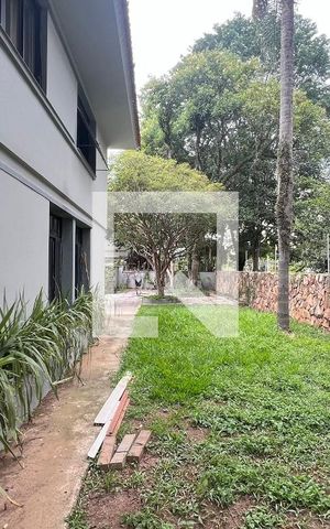 Casa à venda com 520m², 5 quartos e 6 vagas Casa à venda com 520m², 5 quartos e 6 vagasÁrea comum