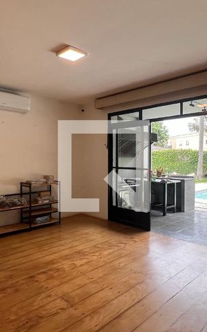 Casa à venda com 520m², 5 quartos e 6 vagas Casa à venda com 520m², 5 quartos e 6 vagasSala de Jantar