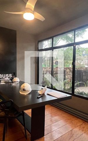 Casa à venda com 520m², 5 quartos e 6 vagas Casa à venda com 520m², 5 quartos e 6 vagasEscritório