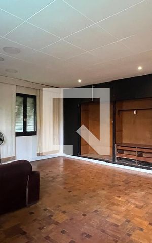 Casa à venda com 520m², 5 quartos e 6 vagas Casa à venda com 520m², 5 quartos e 6 vagasQuarto 1