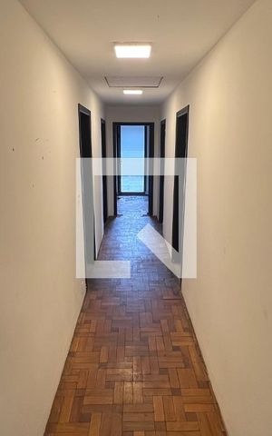 Casa à venda com 520m², 5 quartos e 6 vagas Casa à venda com 520m², 5 quartos e 6 vagasCorredor