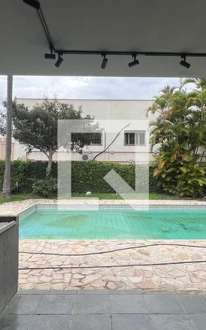 Casa à venda com 520m², 5 quartos e 6 vagas Casa à venda com 520m², 5 quartos e 6 vagasVaranda