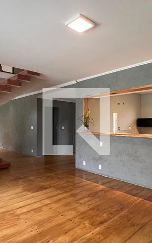 Casa à venda com 520m², 5 quartos e 6 vagas Casa à venda com 520m², 5 quartos e 6 vagasSala de Jantar