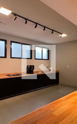 Casa à venda com 520m², 5 quartos e 6 vagas Casa à venda com 520m², 5 quartos e 6 vagasCozinha