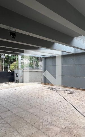 Casa à venda com 520m², 5 quartos e 6 vagas Casa à venda com 520m², 5 quartos e 6 vagasGaragem
