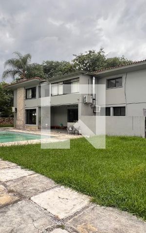 Casa à venda com 520m², 5 quartos e 6 vagas Casa à venda com 520m², 5 quartos e 6 vagasÁrea comum