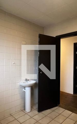 Casa à venda com 520m², 5 quartos e 6 vagas Casa à venda com 520m², 5 quartos e 6 vagasBanheiro 2