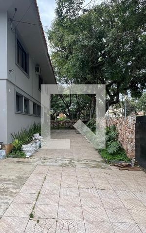 Casa à venda com 520m², 5 quartos e 6 vagas Casa à venda com 520m², 5 quartos e 6 vagasGaragem